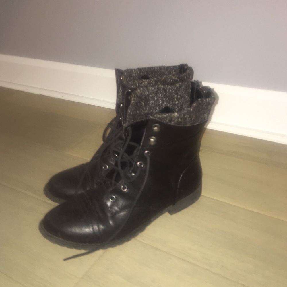 Combat boots